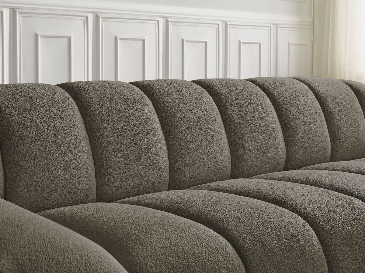 Ensemble canapé droit fixe 3 + 2 places HAYDEN tissu bouclette avec 1 pouf grand avec plateau, 1 pouf grand et 1 pouf petit