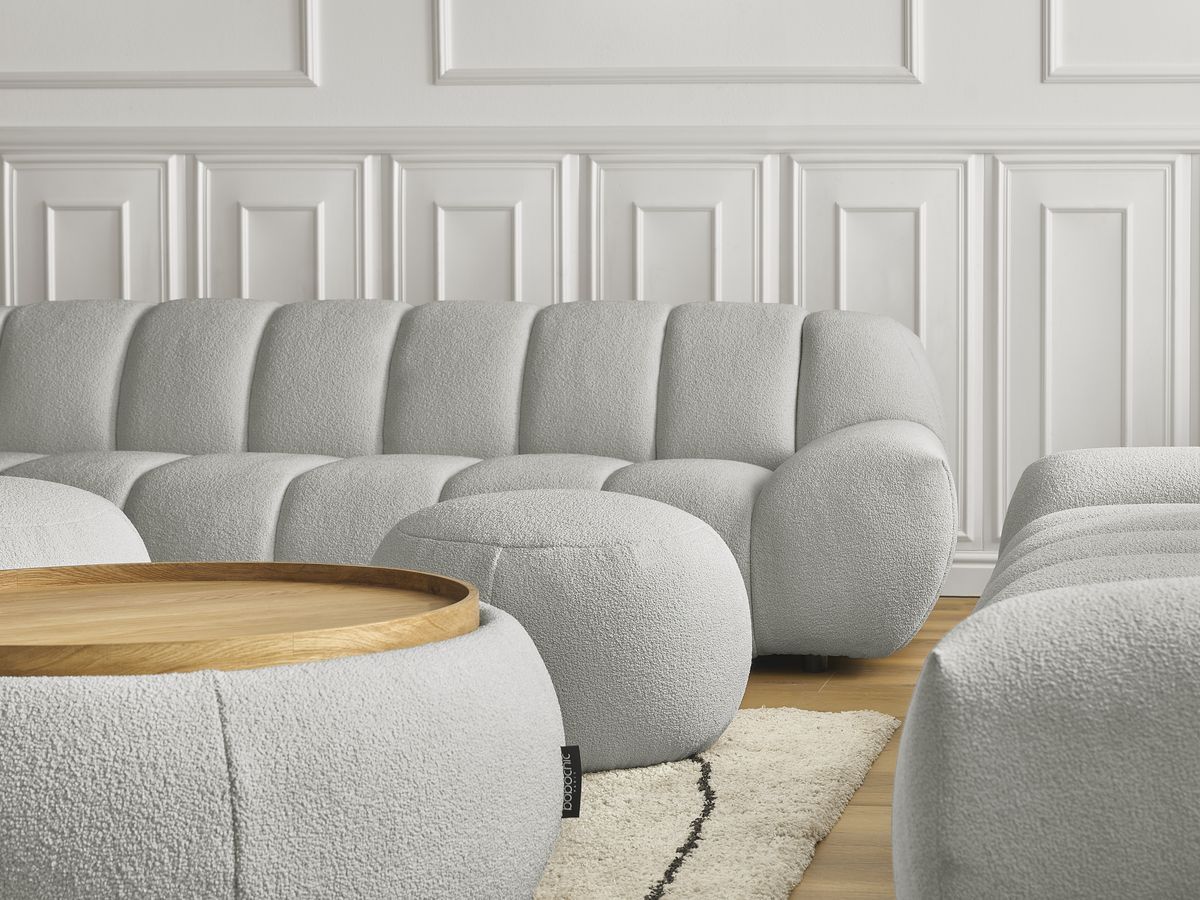 Ensemble canapé droit fixe 3 + 2 places HAYDEN tissu bouclette avec 1 pouf grand avec plateau, 1 pouf grand et 1 pouf petit