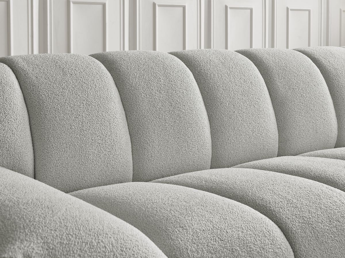 Ensemble canapé droit fixe 3 + 2 places HAYDEN tissu bouclette avec 1 pouf grand avec plateau, 1 pouf grand et 1 pouf petit