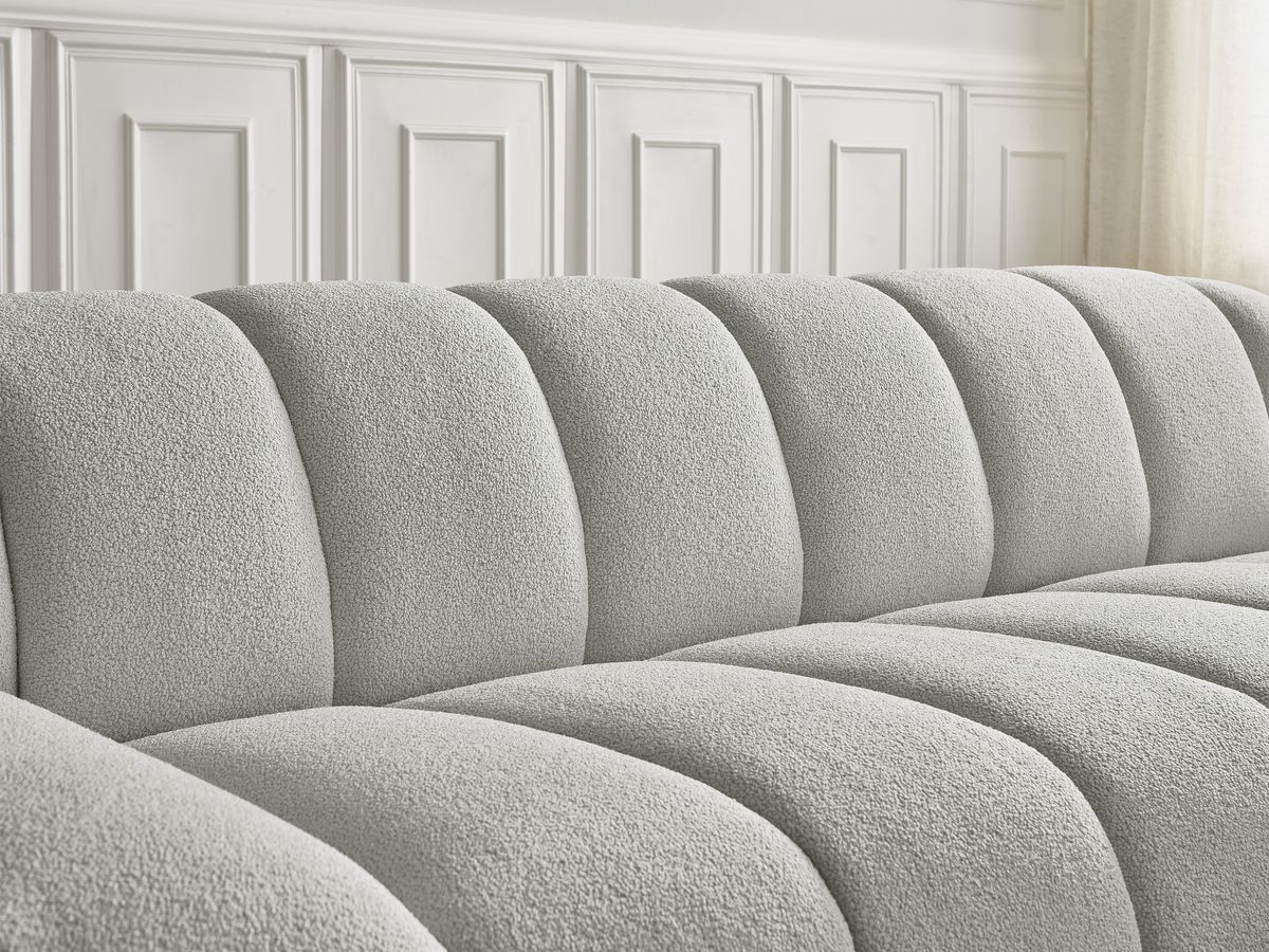 Ensemble canapé droit fixe 3 + 2 places HAYDEN tissu bouclette avec 1 pouf grand avec plateau, 1 pouf grand et 1 pouf petit