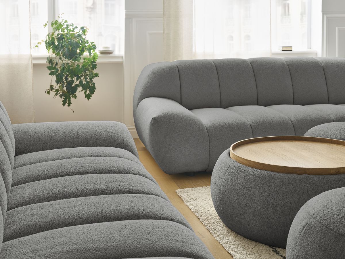 Ensemble canapé droit fixe 3 + 2 places HAYDEN tissu bouclette avec 1 pouf grand avec plateau, 1 pouf grand et 1 pouf petit