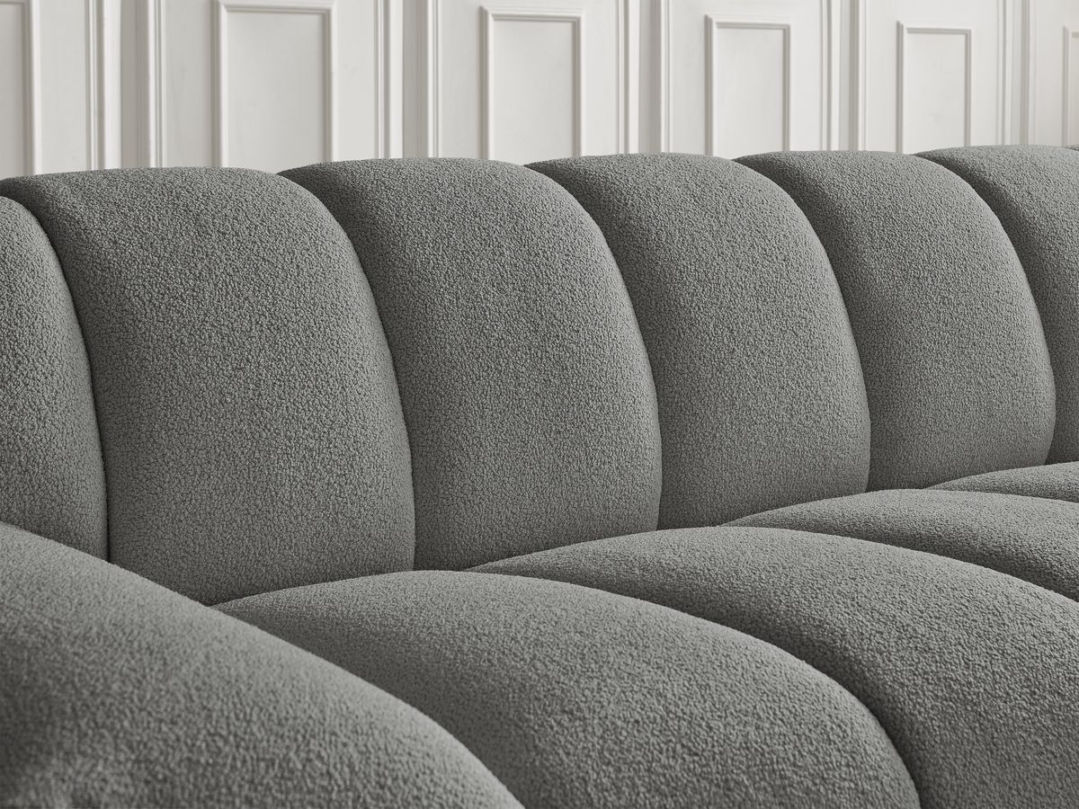 Ensemble canapé droit fixe 3 + 2 places HAYDEN tissu bouclette avec 1 pouf grand avec plateau, 1 pouf grand et 1 pouf petit
