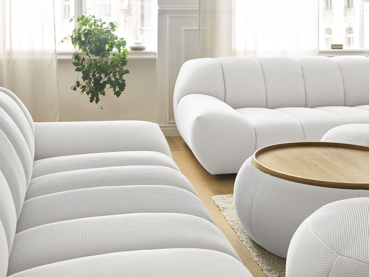 Ensemble canapé droit fixe 3 + 2 places HAYDEN tissu mesh avec 1 pouf grand avec plateau, 1 pouf grand et 1 pouf petit