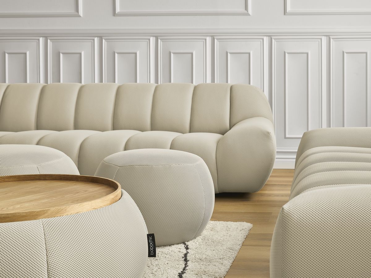 Ensemble canapé droit fixe 3 + 2 places HAYDEN tissu mesh avec 1 pouf grand avec plateau, 1 pouf grand et 1 pouf petit