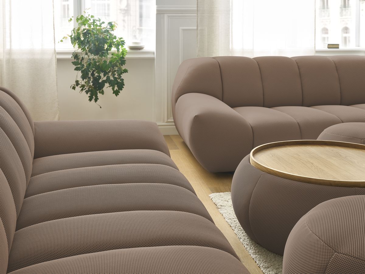 Ensemble canapé droit fixe 3 + 2 places HAYDEN tissu mesh avec 1 pouf grand avec plateau, 1 pouf grand et 1 pouf petit