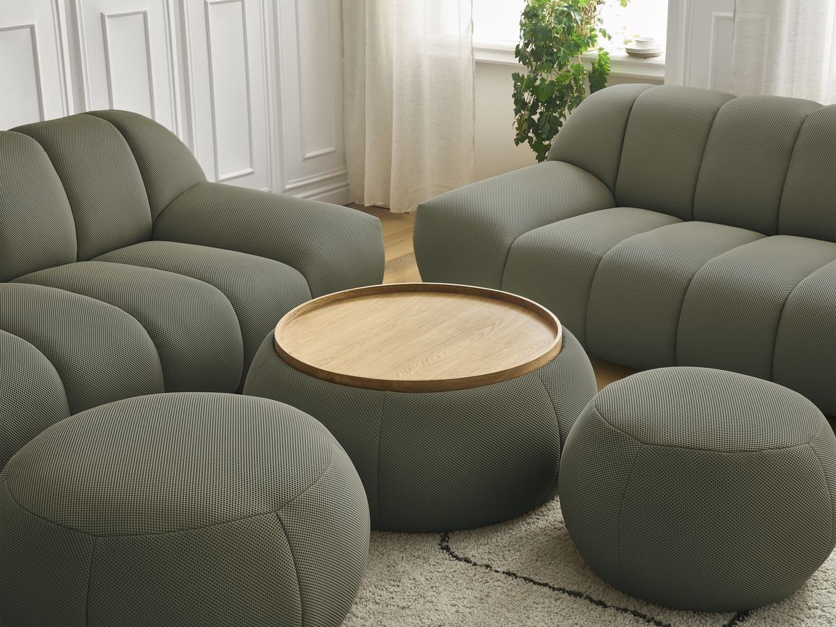 Ensemble canapé droit fixe 3 + 2 places HAYDEN tissu mesh avec 1 pouf grand avec plateau, 1 pouf grand et 1 pouf petit