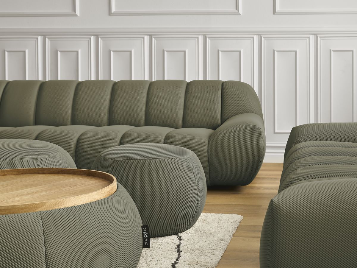 Ensemble canapé droit fixe 3 + 2 places HAYDEN tissu mesh avec 1 pouf grand avec plateau, 1 pouf grand et 1 pouf petit