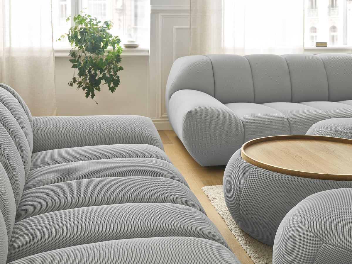 Ensemble canapé droit fixe 3 + 2 places HAYDEN tissu mesh avec 1 pouf grand avec plateau, 1 pouf grand et 1 pouf petit