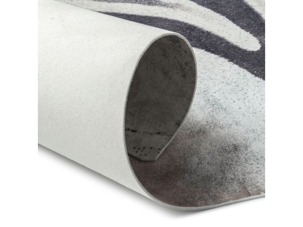 ZELIE vloerkleed met dierenhuideffect en zebramotief