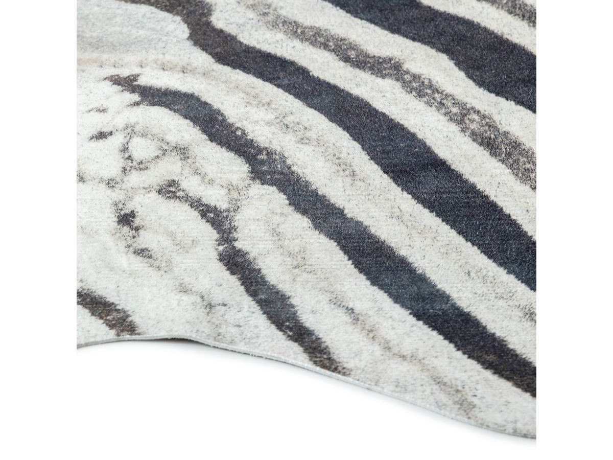 ZELIE vloerkleed met dierenhuideffect en zebramotief