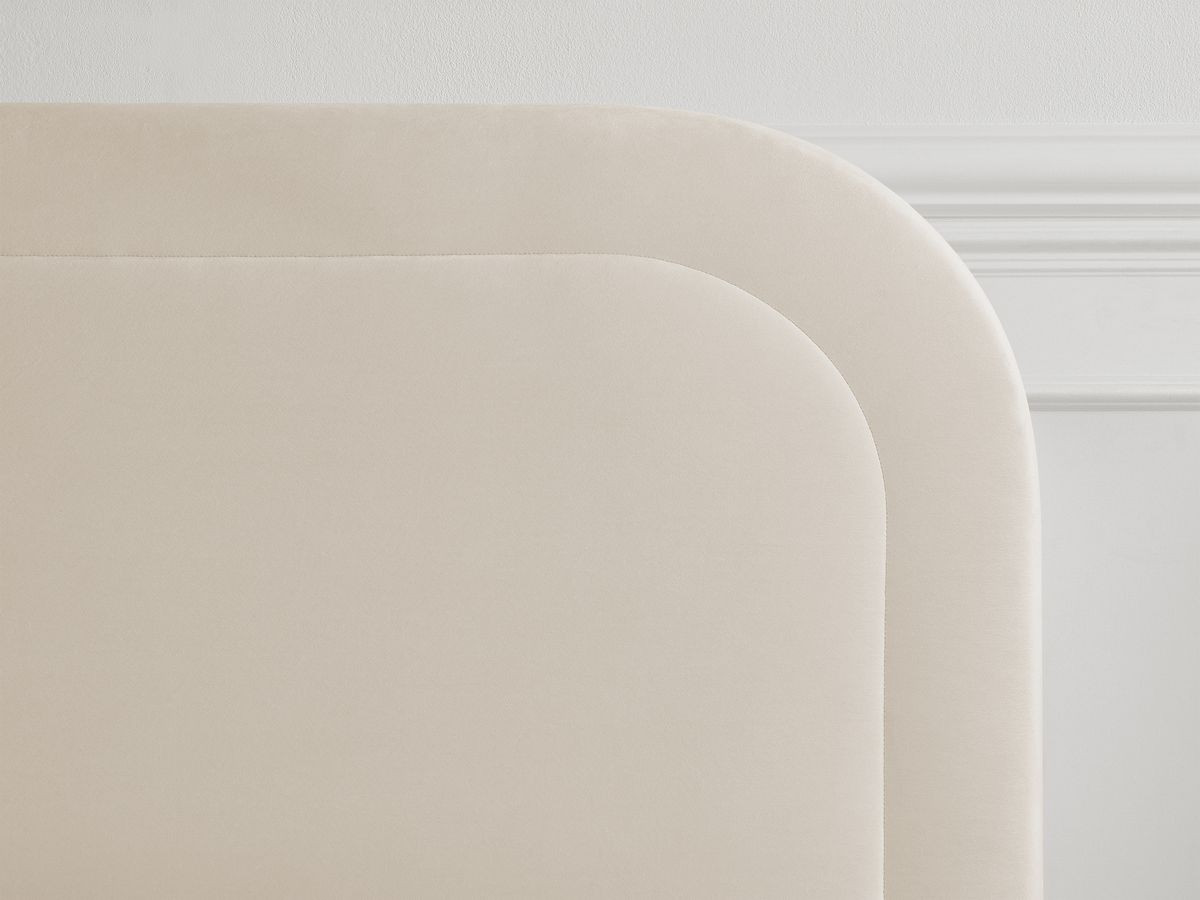 CASSIOPEE bed in fluwelen stof met massieve lattenbodem