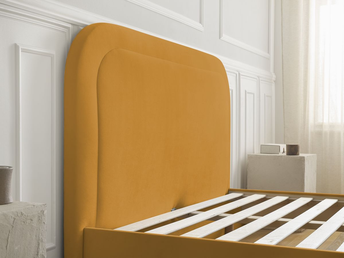 CASSIOPEE bed in fluwelen stof met massieve lattenbodem