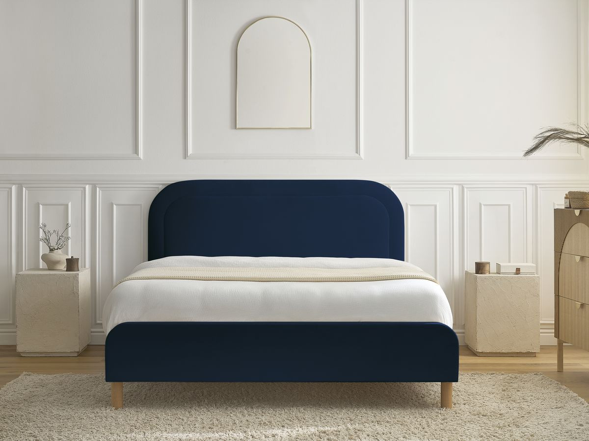 CASSIOPEE bed in fluwelen stof met massieve lattenbodem