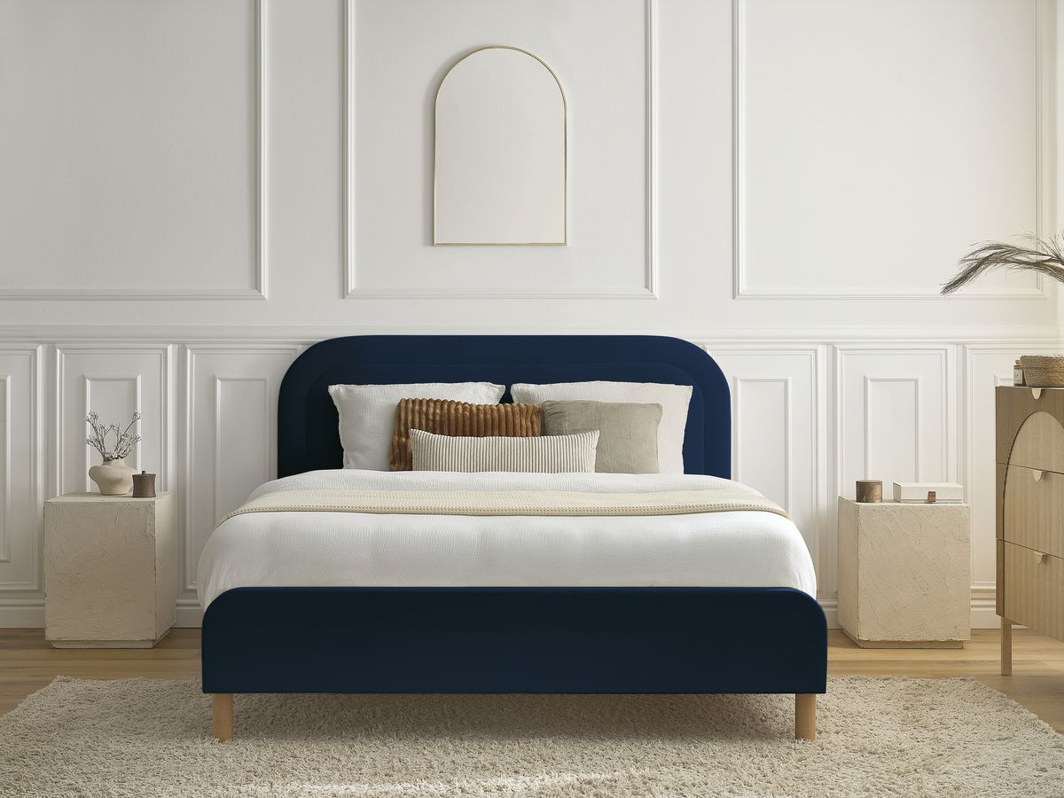 CASSIOPEE bed in fluwelen stof met massieve lattenbodem