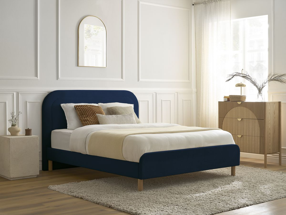 CASSIOPEE bed in fluwelen stof met massieve lattenbodem