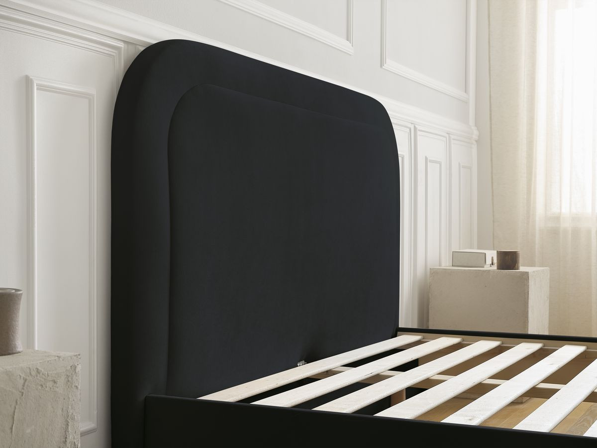 CASSIOPEE bed in fluwelen stof met massieve lattenbodem