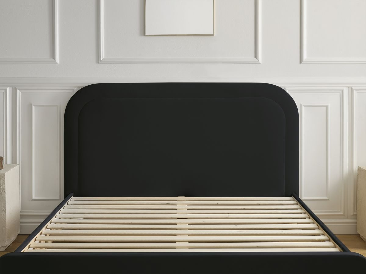 CASSIOPEE bed in fluwelen stof met massieve lattenbodem