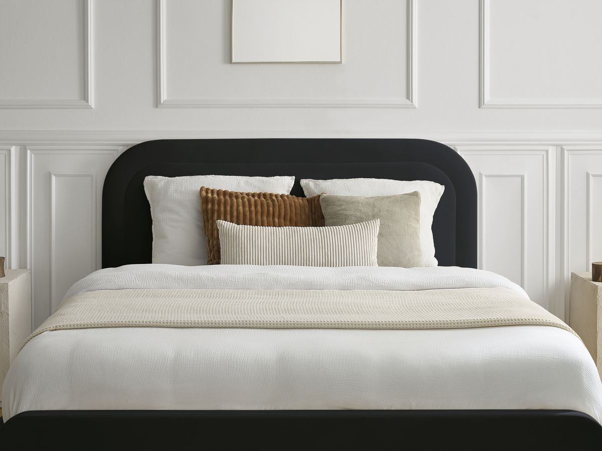 CASSIOPEE bed in fluwelen stof met massieve lattenbodem