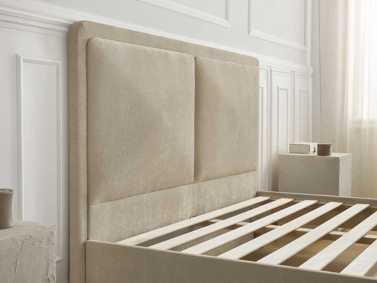 MARA bed in structuurstof met massieve lattenbodem