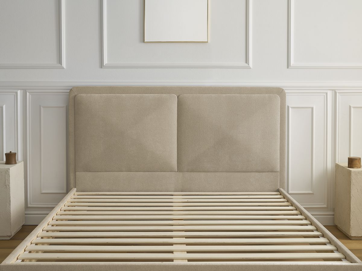 MARA bed in structuurstof met massieve lattenbodem