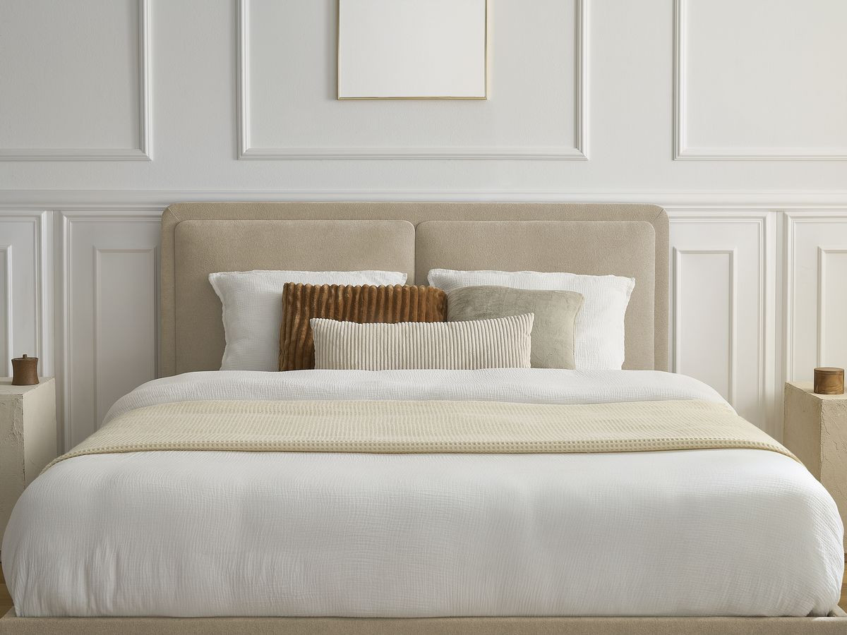 MARA bed in structuurstof met massieve lattenbodem
