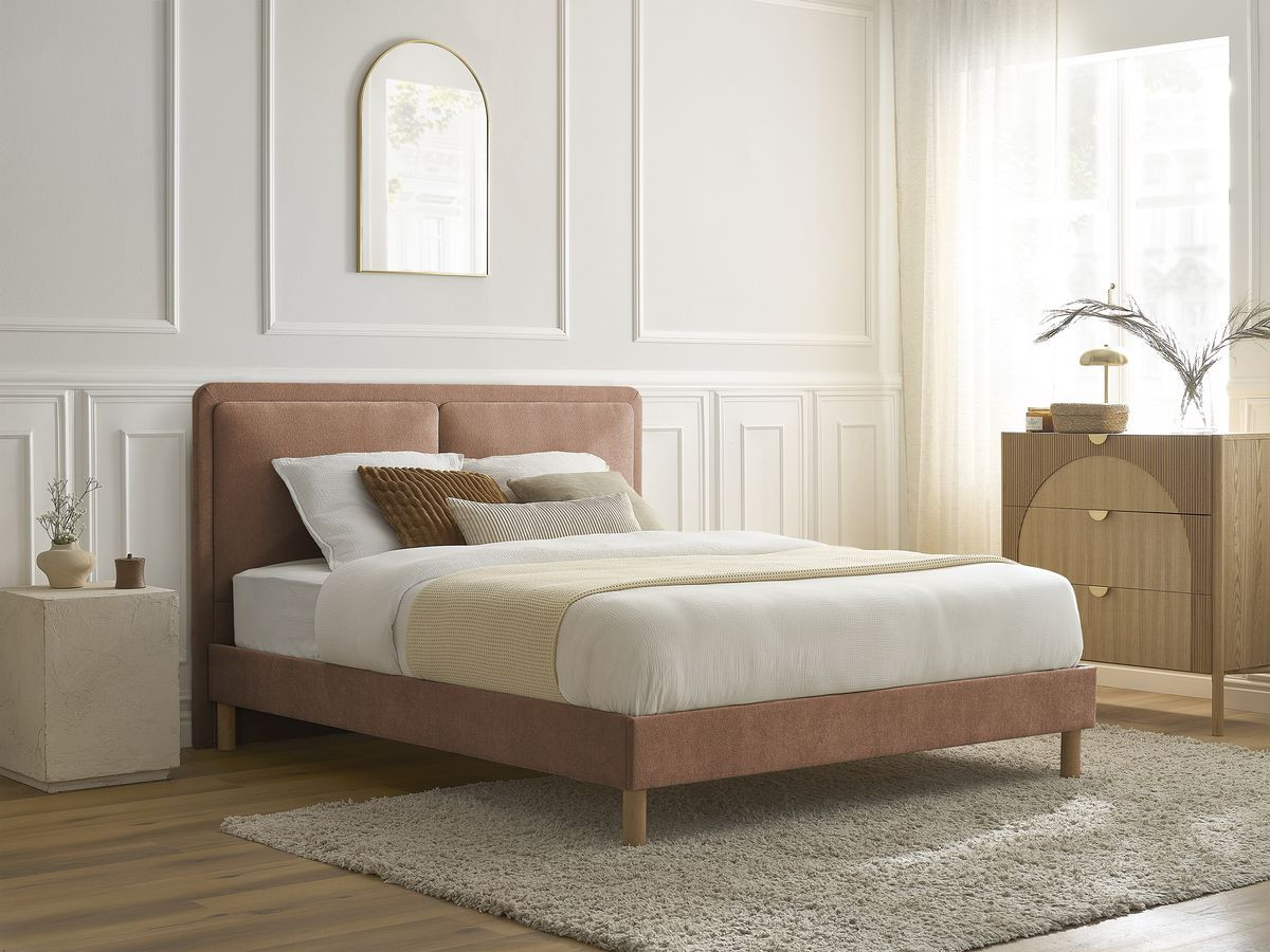 mara bed in structuurstof met massieve lattenbodem gekleurd roze