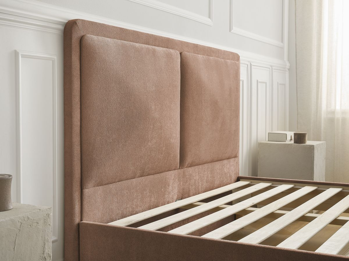 MARA bed in structuurstof met massieve lattenbodem
