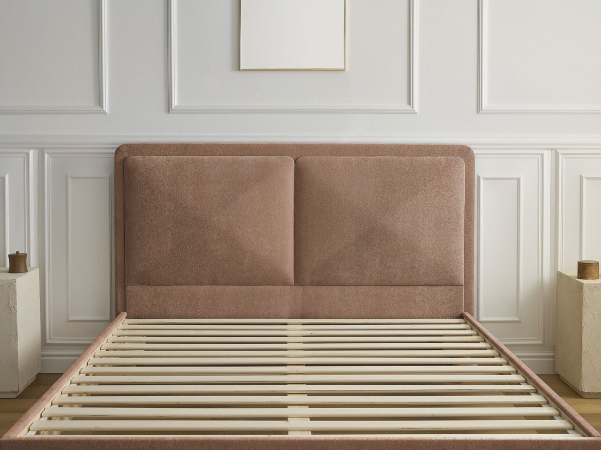 MARA bed in structuurstof met massieve lattenbodem