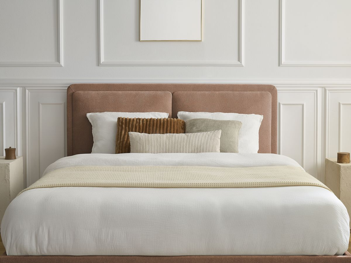 MARA bed in structuurstof met massieve lattenbodem