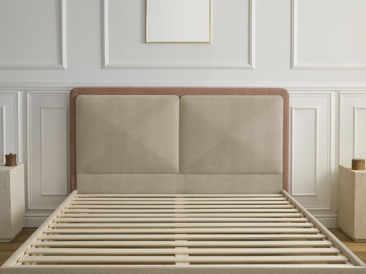 MARA bed in tweekleurige structuurstof met massieve lattenbodem