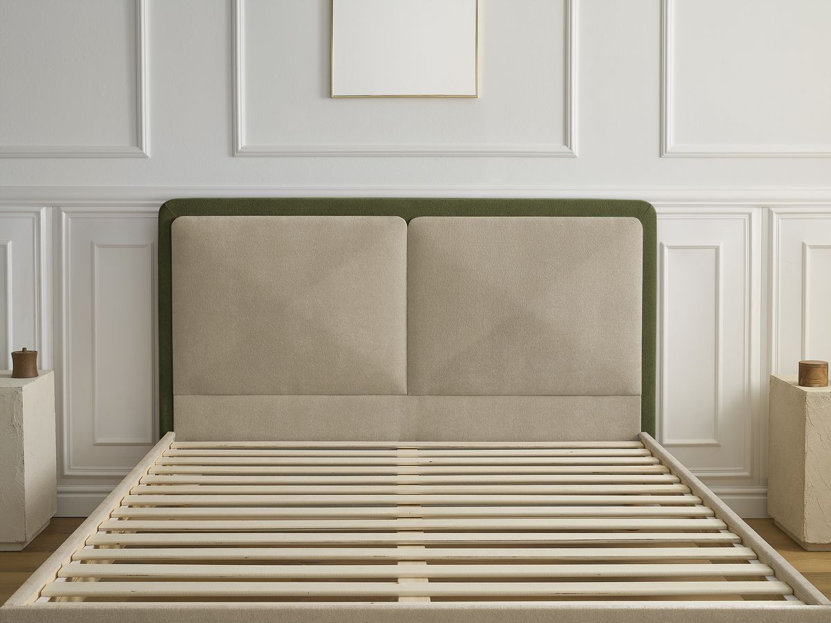 MARA bed in tweekleurige structuurstof met massieve lattenbodem