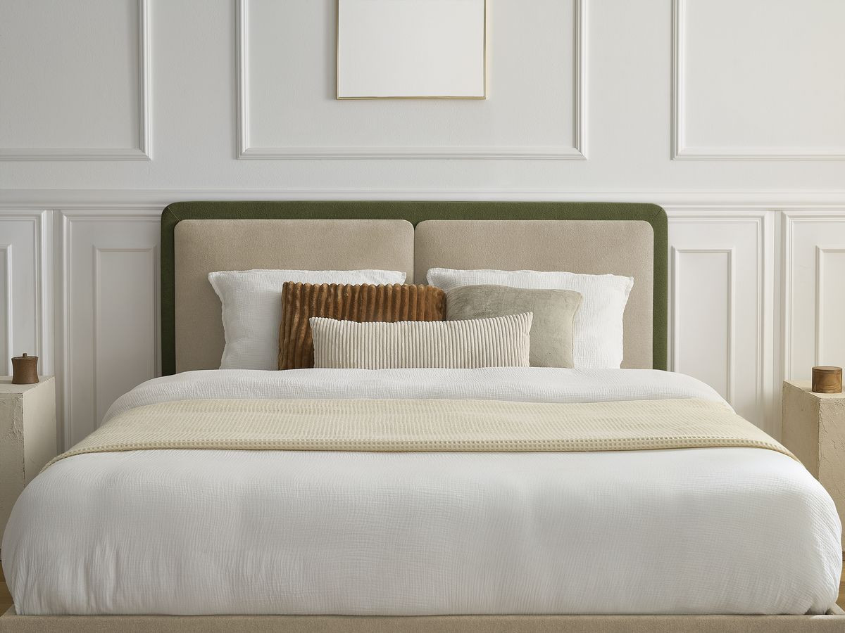 MARA bed in tweekleurige structuurstof met massieve lattenbodem
