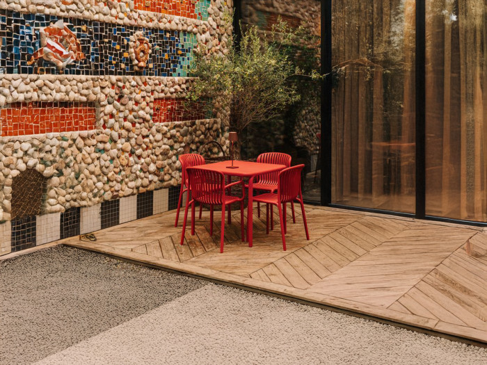 Ensemble de jardin RHODES avec table carrée 80 cm + 4 chaises avec accoudoirs