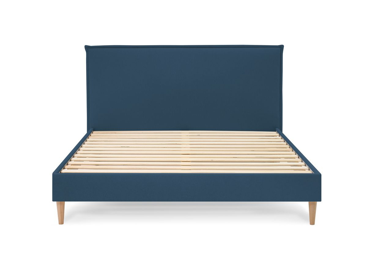 SARY bed met massieve lattenbodem en poten van natuurlijk hout