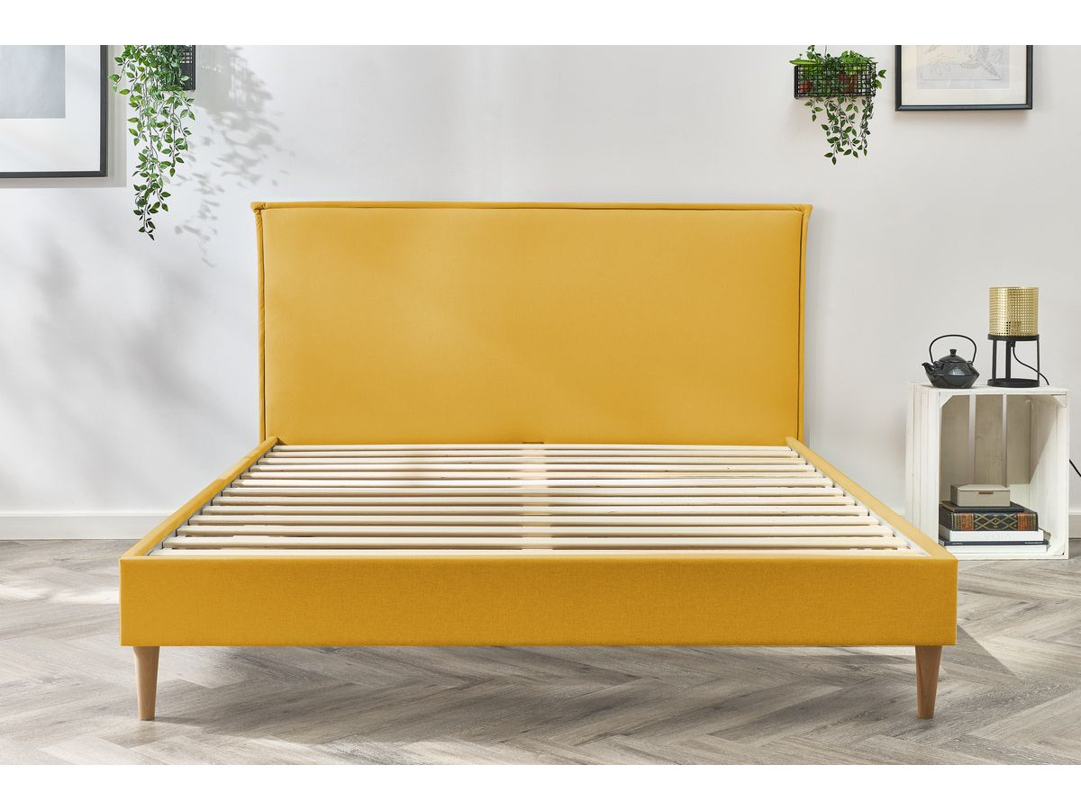 SARY bed met massieve lattenbodem en poten van natuurlijk hout