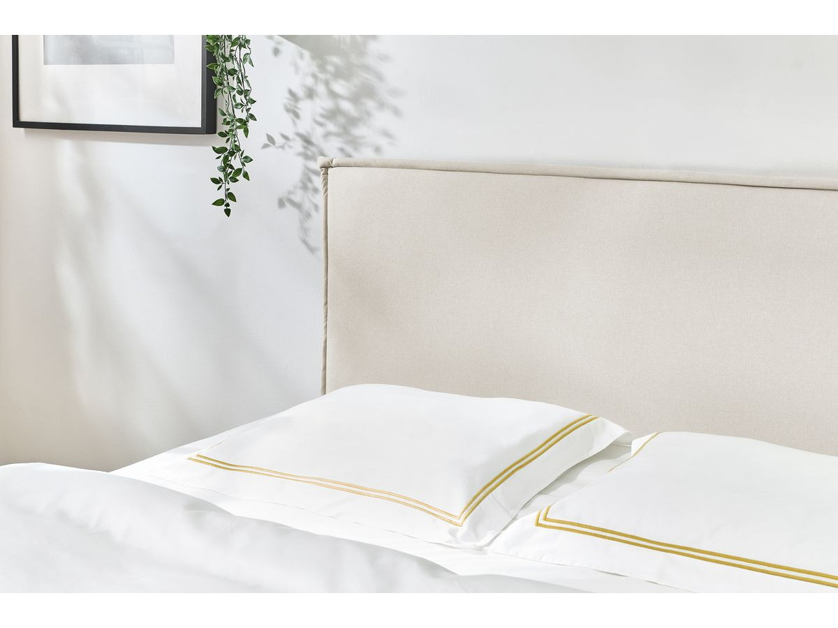 SARY bed met massieve lattenbodem en poten van natuurlijk hout