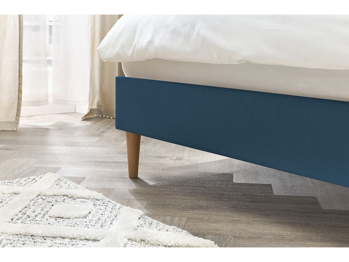 SARY bed met massieve lattenbodem en poten van natuurlijk hout