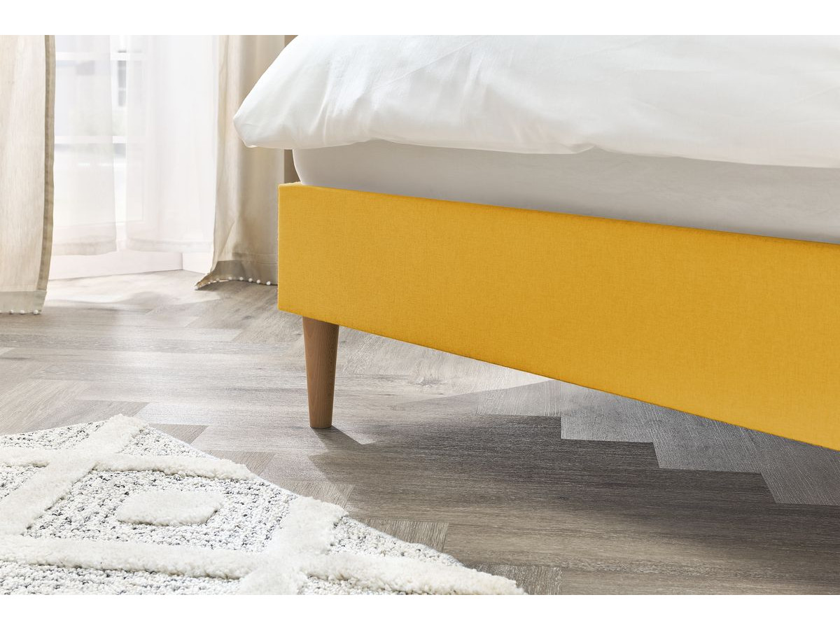 SARY bed met massieve lattenbodem en poten van natuurlijk hout