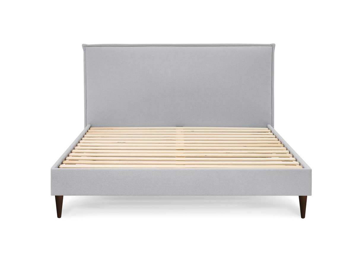 SARY bed met massieve lattenbodem en wengéhouten poten