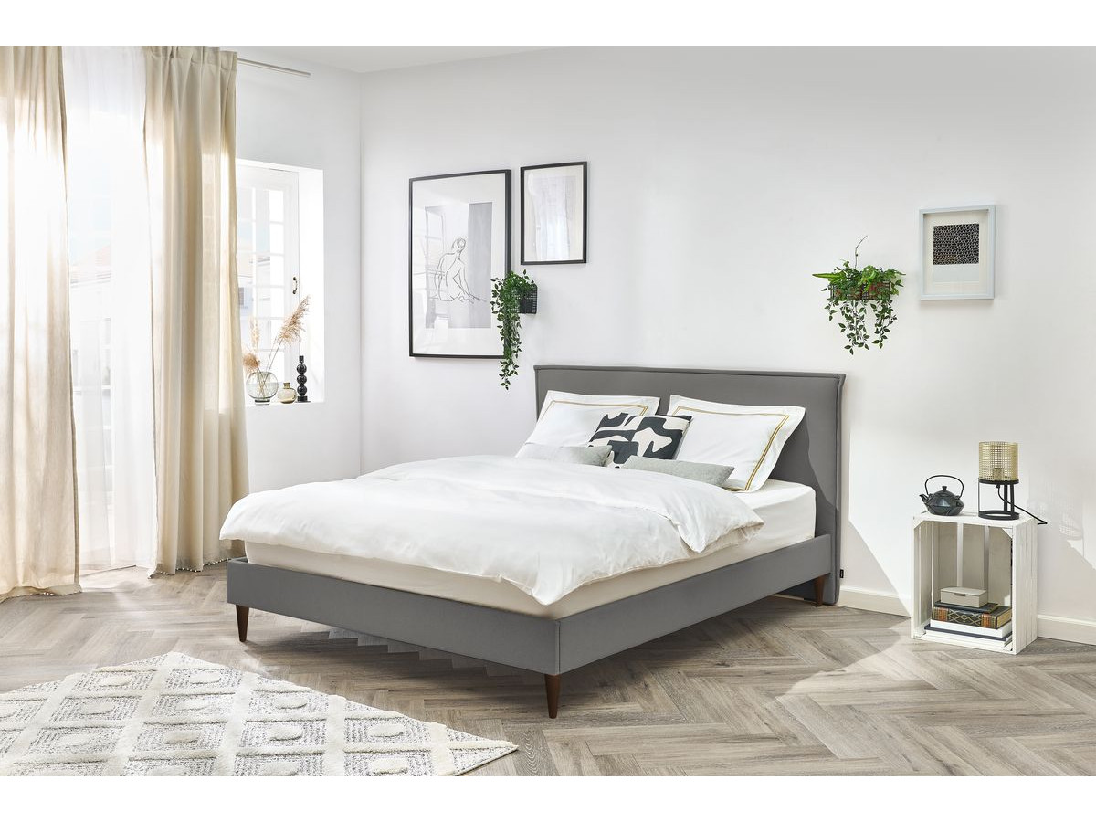 SARY bed met massieve lattenbodem en wengéhouten poten