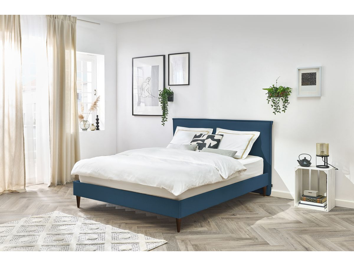 SARY bed met massieve lattenbodem en wengéhouten poten