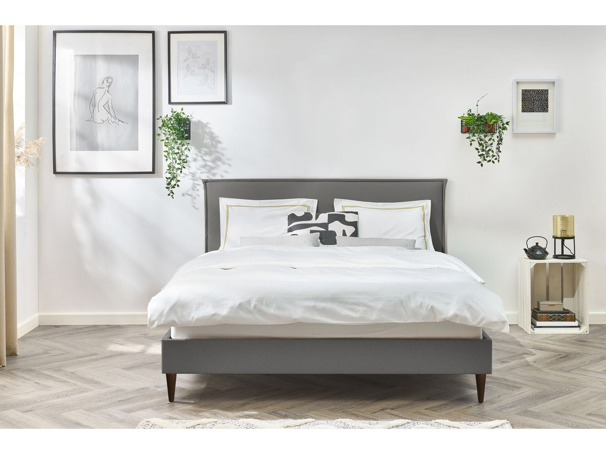 SARY bed met massieve lattenbodem en wengéhouten poten