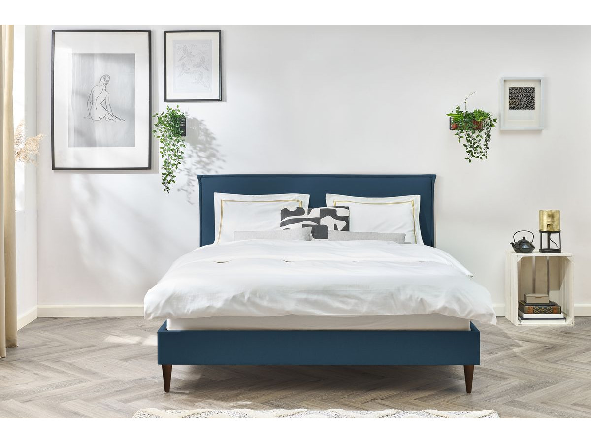 SARY bed met massieve lattenbodem en wengéhouten poten