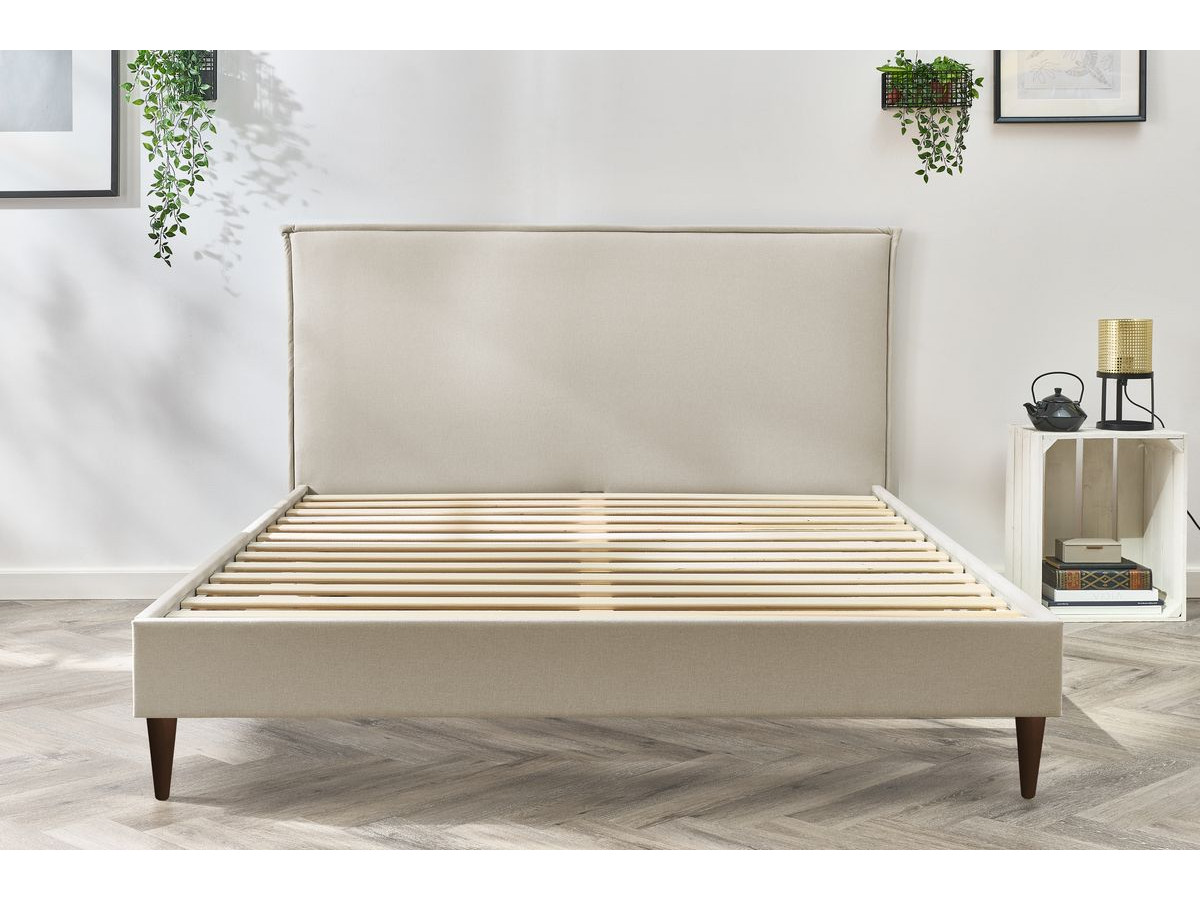 SARY bed met massieve lattenbodem en wengéhouten poten