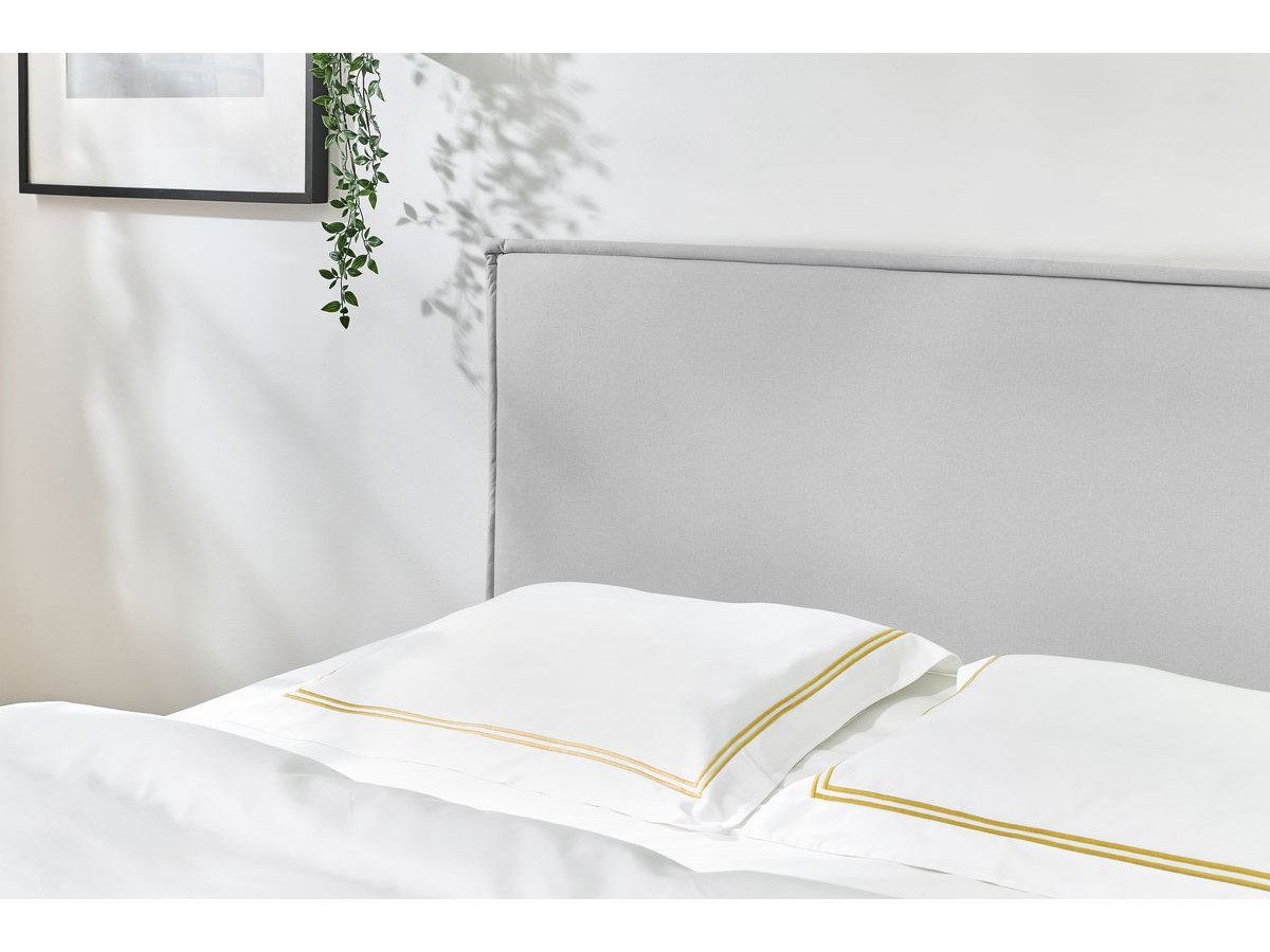 SARY bed met massieve lattenbodem en wengéhouten poten