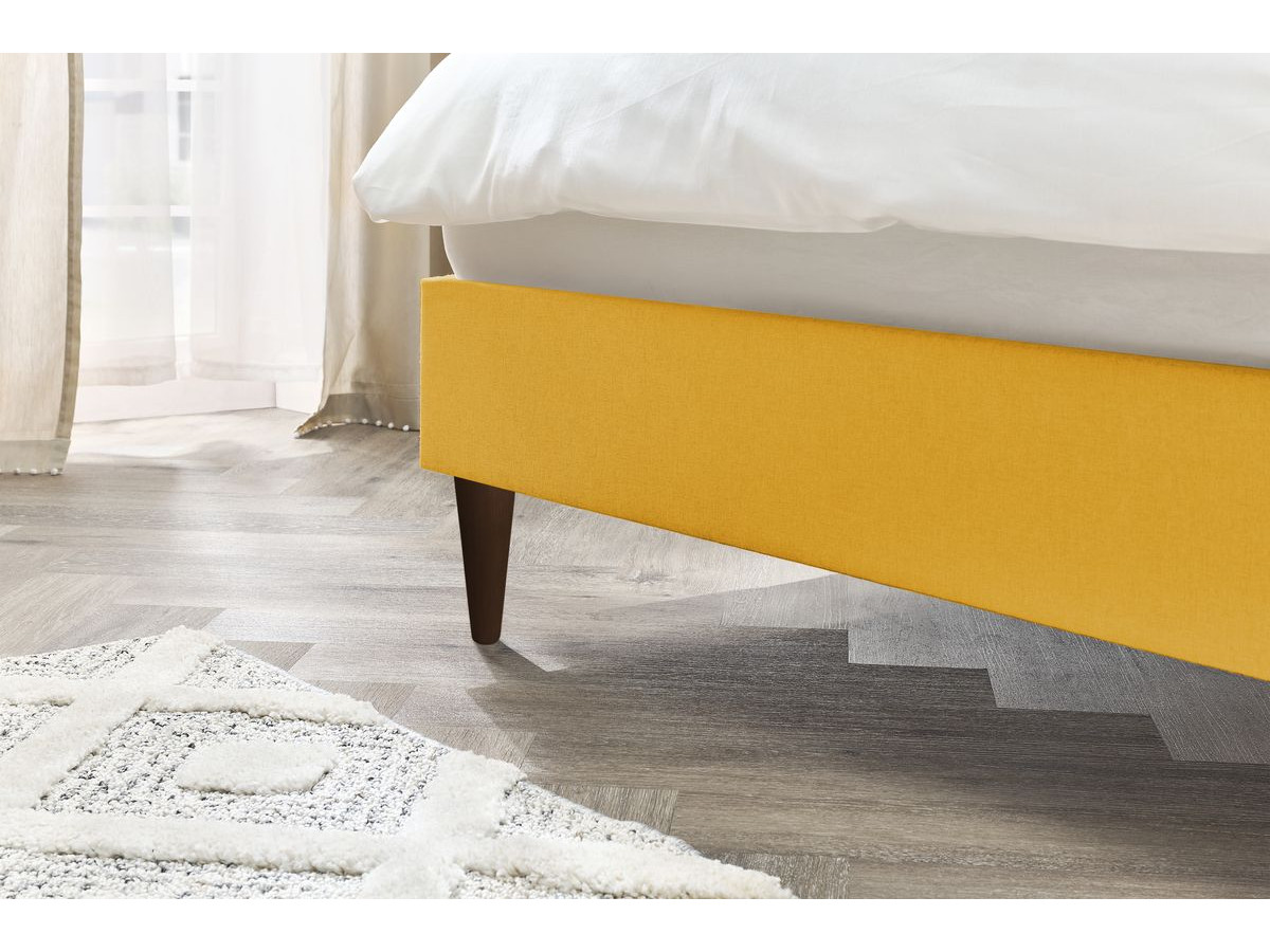 SARY bed met massieve lattenbodem en wengéhouten poten