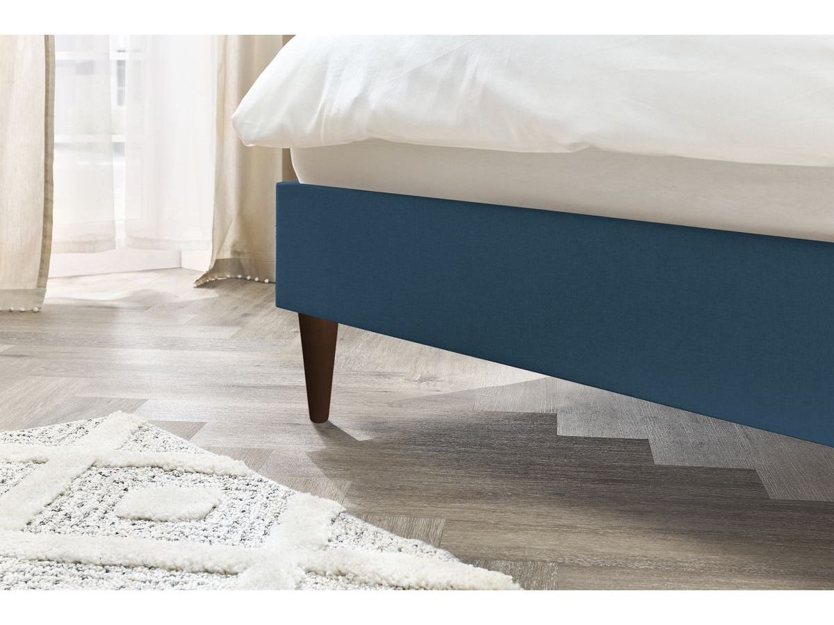 SARY bed met massieve lattenbodem en wengéhouten poten