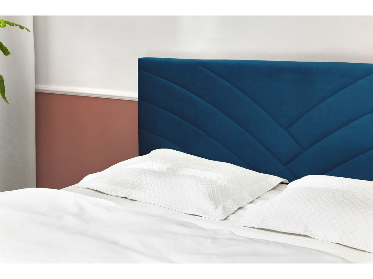 VELVET bed met massieve lattenbodem en poten van natuurlijk hout