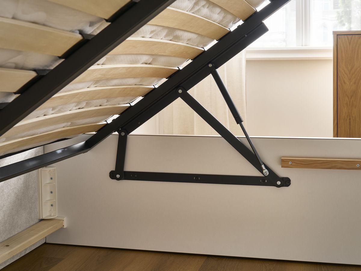 ALTIRA opbergbed in licht hout en structuurstof