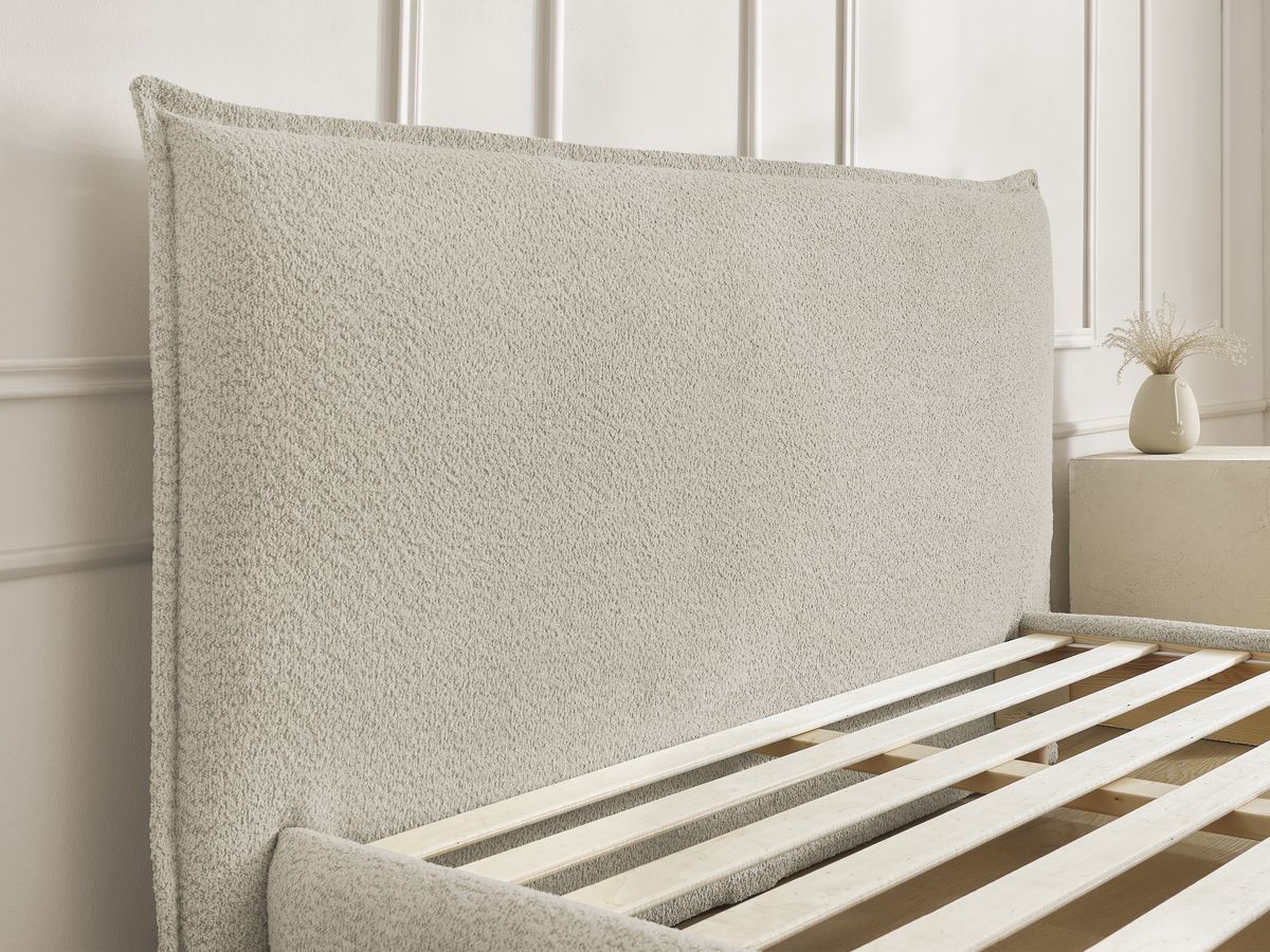 Lit IMERI tissu bouclette avec lattes massives
